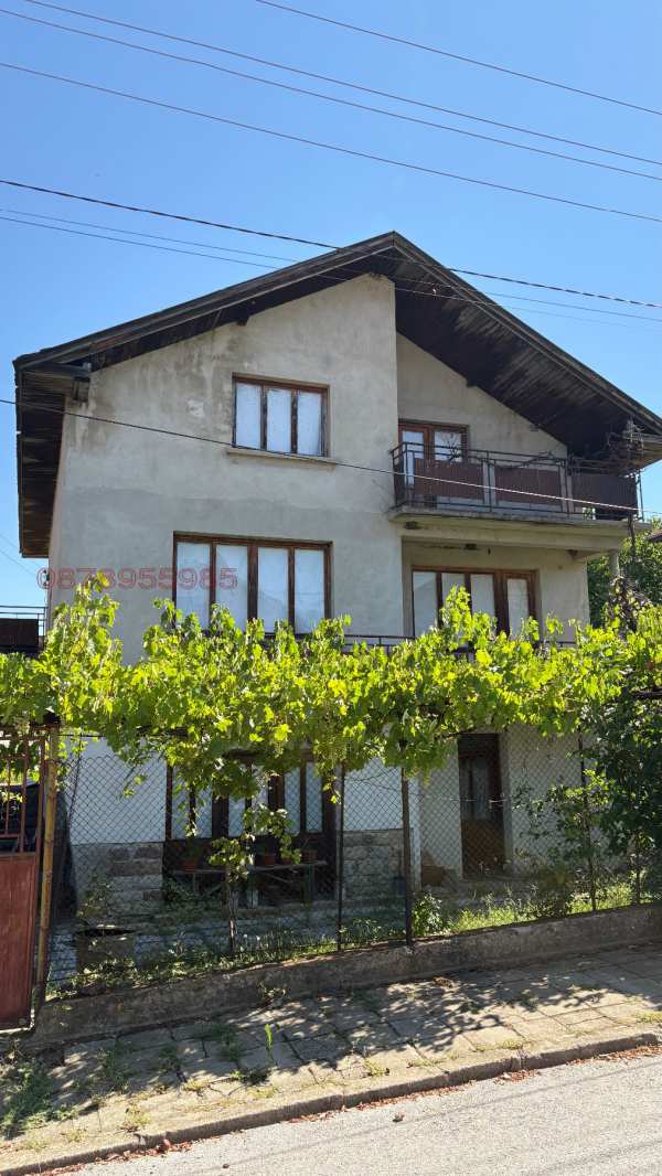 Продава къща, гр. вършец, област монтана