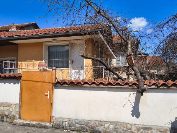 Продава къща, гр. етрополе, област софия област