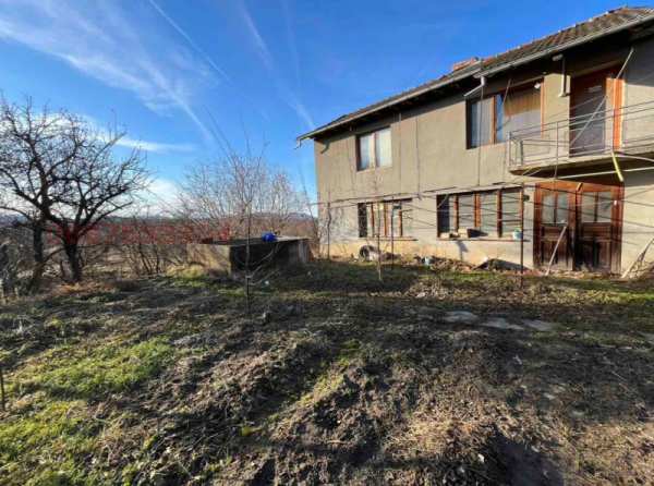 Продава  къща гр. Троян, област Ловеч
      122 кв.м