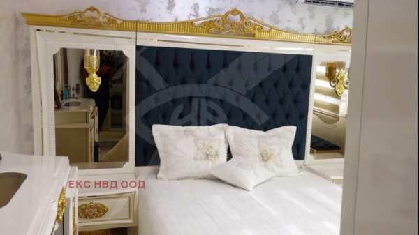 Продава 4-стаен, гр. пазарджик, изток