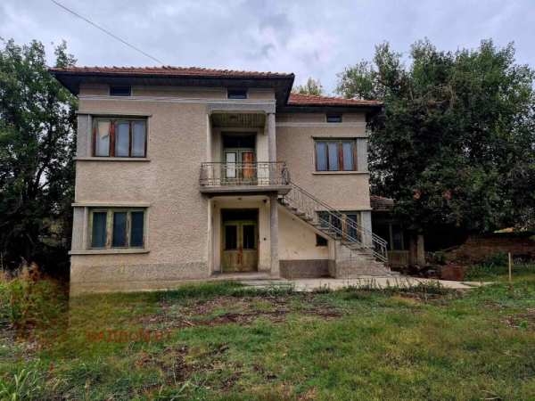 Продава  къща с. Ресен, област Велико Търново
      140 кв.м