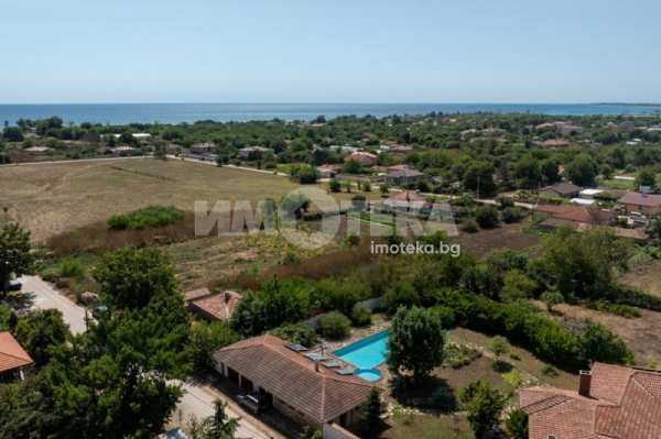 Продава  хотел с. Крапец, област Добрич
      500 кв.м