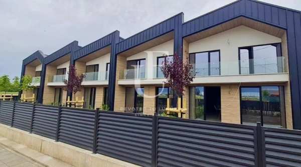 Продава  къща с. Равно поле, област София
      213 кв.м