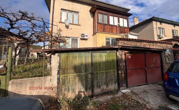 Продава етаж от къща, гр. сливница, област софия област