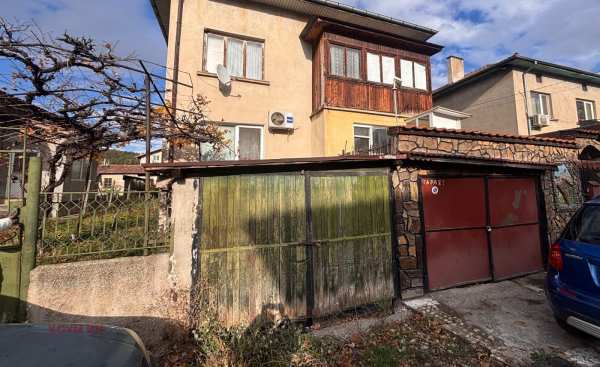 Продава етаж от къща, гр. сливница, област софия област