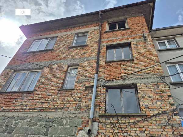 Продава етаж от къща, гр. айтос, област бургас