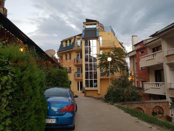 Продава  хотел гр. Свети Влас, област Бургас
      844 кв.м