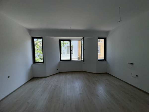 Продава  офис град Хасково, Център
      40 кв.м