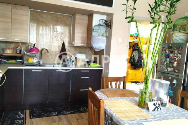 Продава етаж от къща, гр. пловдив, христо смирненски