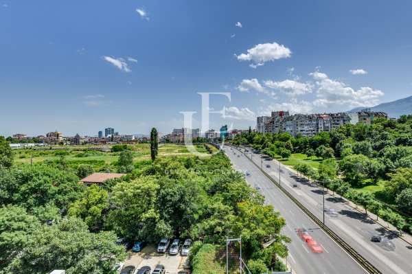 Продава 3-стаен, гр. софия, център
