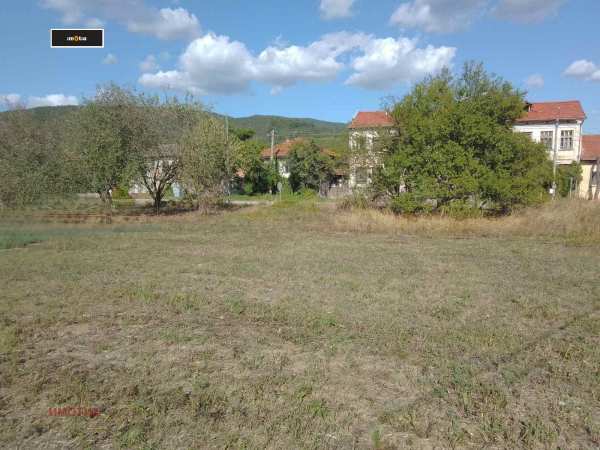 Продава парцел, гр. троян, област ловеч