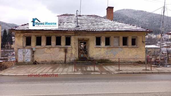 Продава бизнес имот, гр. смолян, устово