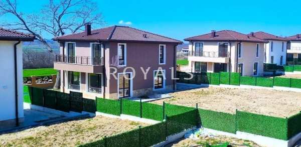 Продава къща, с. приселци, област варна