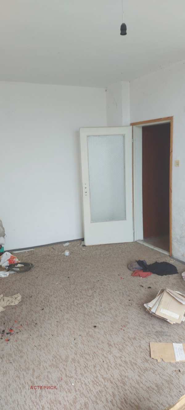 Продава  многостаен град Ямбол, Център
      136 кв.м