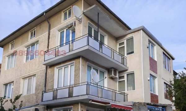 Продава етаж от къща, гр. аксаково, област варна
