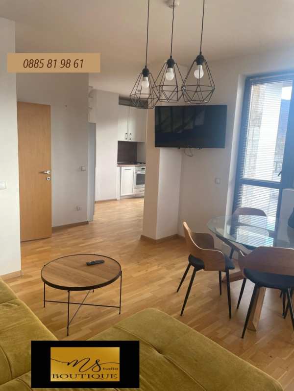 Продава  3-стаен гр. Правец, област София
      165 кв.м