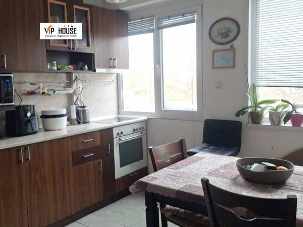Продава 3-стаен, гр. пазарджик, център