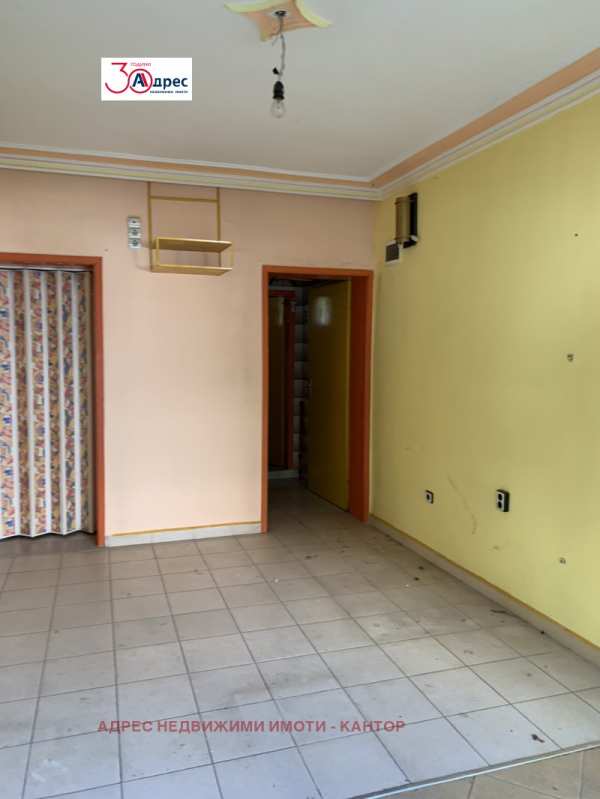 Продава ателие, таван, гр. пазарджик, център