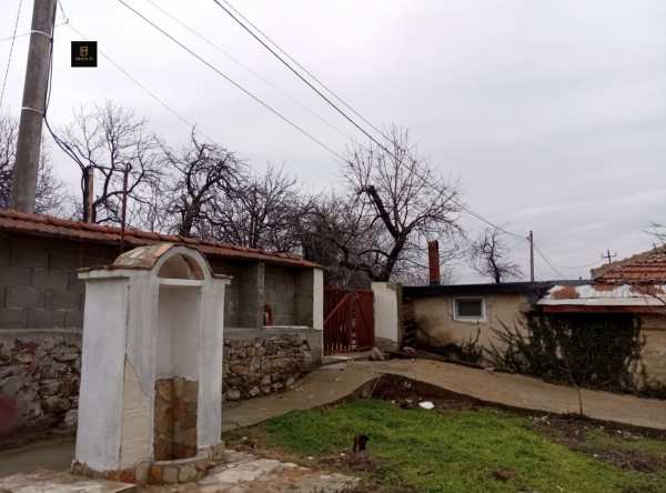 Продава къща, гр. карлово, област пловдив