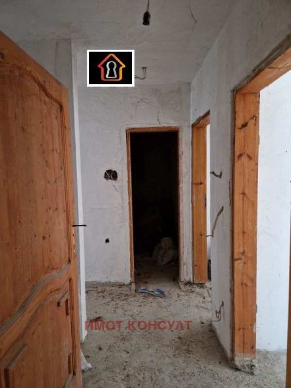 Продава етаж от къща, гр. враца, кемера - художник