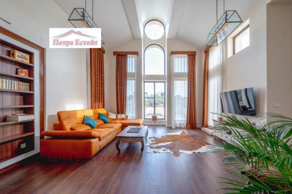 Продава  многостаен град Варна, Бриз
      350 кв.м