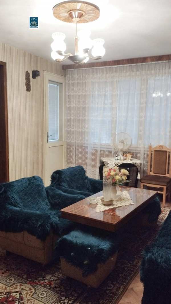 Продава  4-стаен град Велико Търново, Център
      140 кв.м