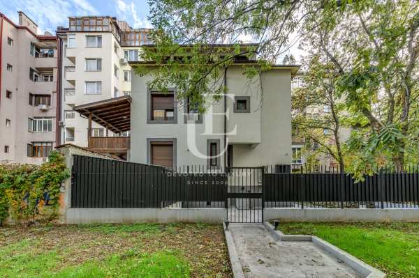 Продава къща, гр. софия, център
