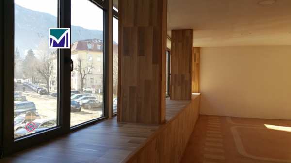 Продава  офис град Враца, Център
      143 кв.м