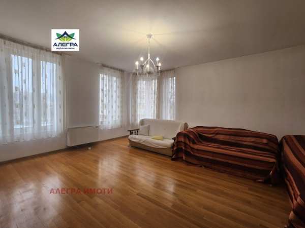 Продава 4-стаен, гр. пазарджик, център