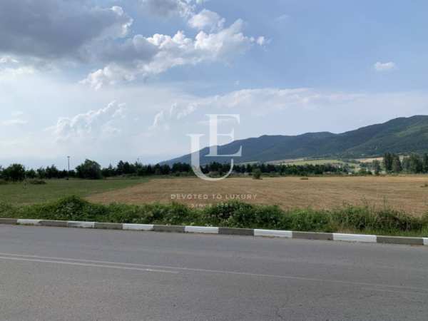 Продава  парцел гр. Правец, област София
      5110 кв.м