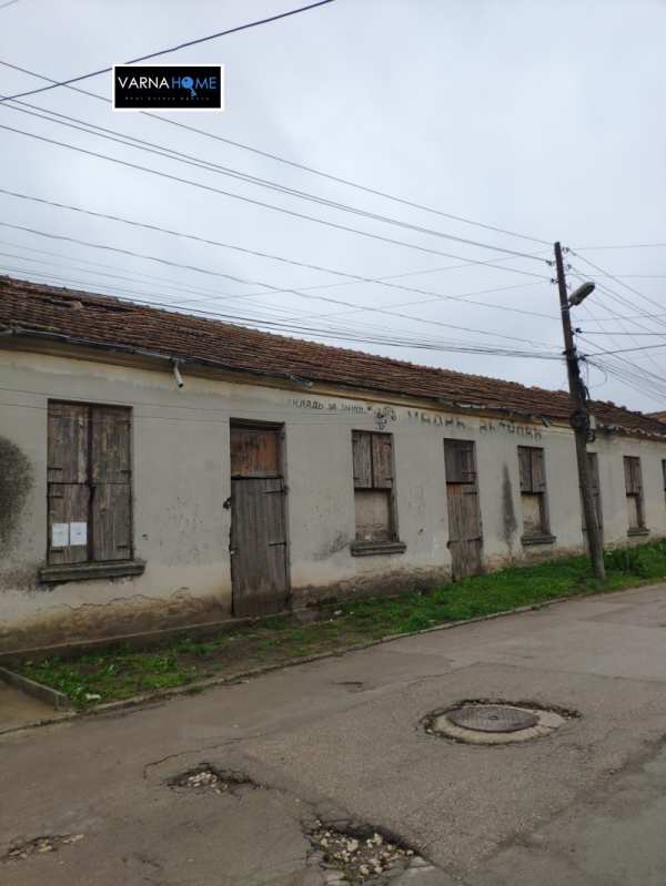 Продава склад, гр. вълчи дол, област варна