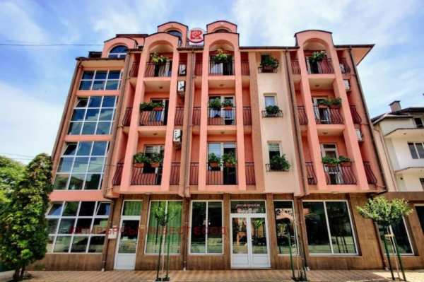 Продава  хотел с. Равда, област Бургас
      1140 кв.м