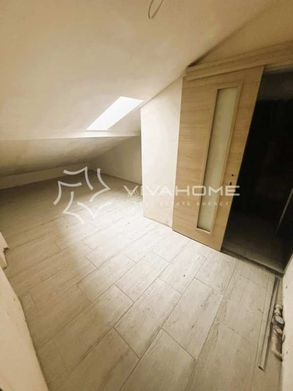 Продава ателие, таван, гр. варна, колхозен пазар