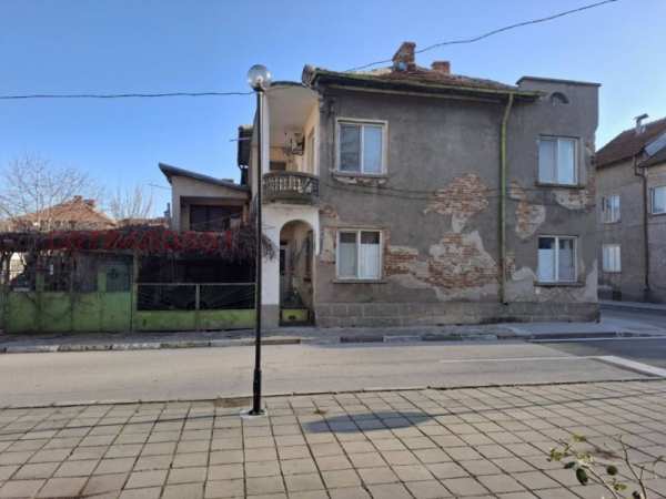 Продава етаж от къща, гр. никопол, област плевен