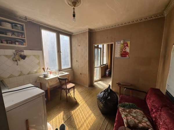 Продава  2-стаен град Монтана, Широк център
      68 кв.м