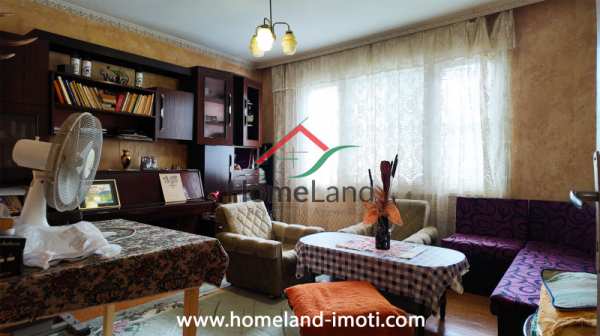 Продава етаж от къща, гр. пазарджик, център