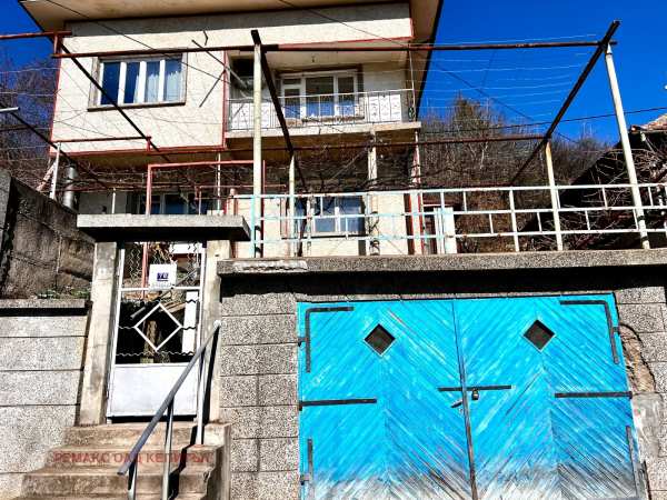 Продава етаж от къща, гр. велико търново, варуша
