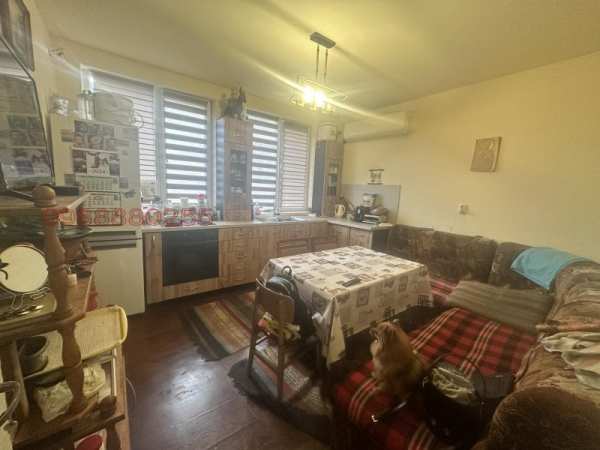 Продава  къща с. Черни Осъм, област Ловеч
      240 кв.м