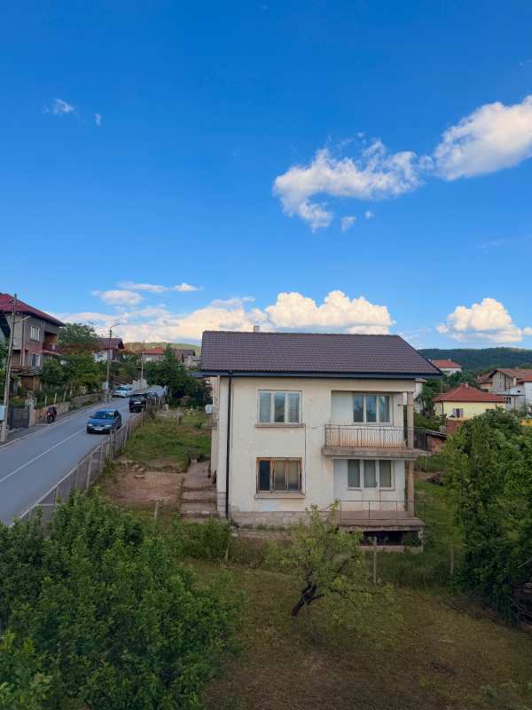 Продава къща, гр. годеч, област софия област