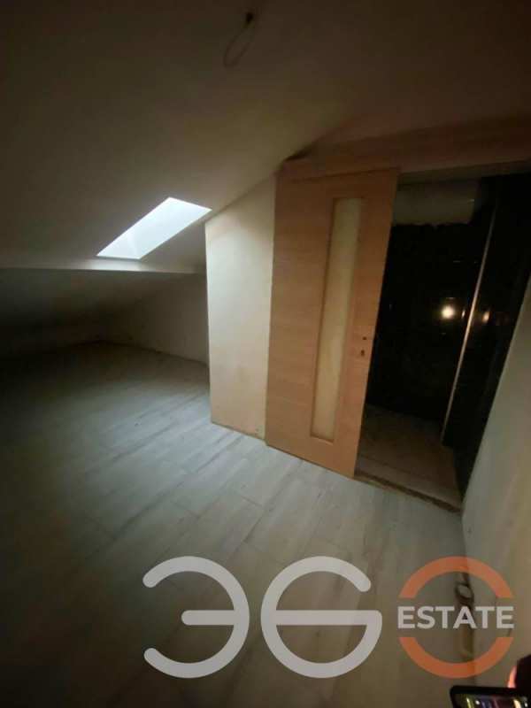 Продава ателие, таван, гр. варна, колхозен пазар