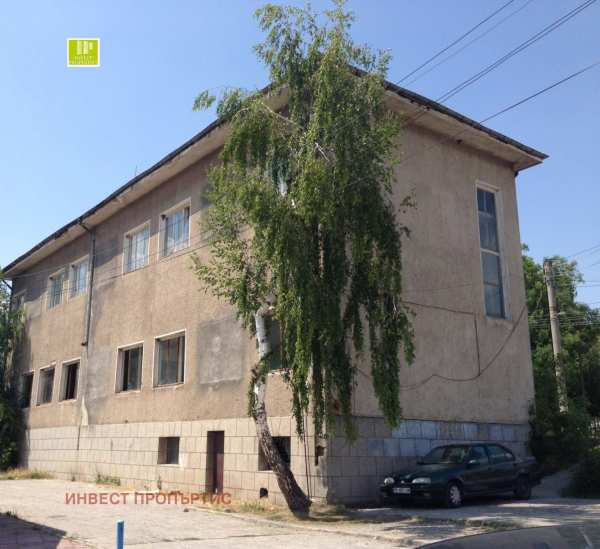 Продава бизнес имот, гр. брезник, област перник