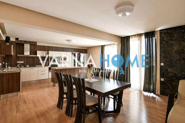 Продава  многостаен град Варна, Център
      254 кв.м