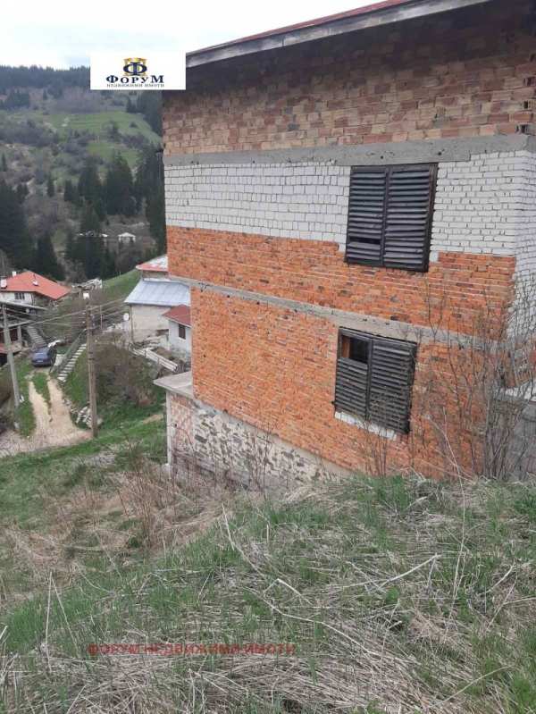 Продава етаж от къща, с. стойките, област смолян