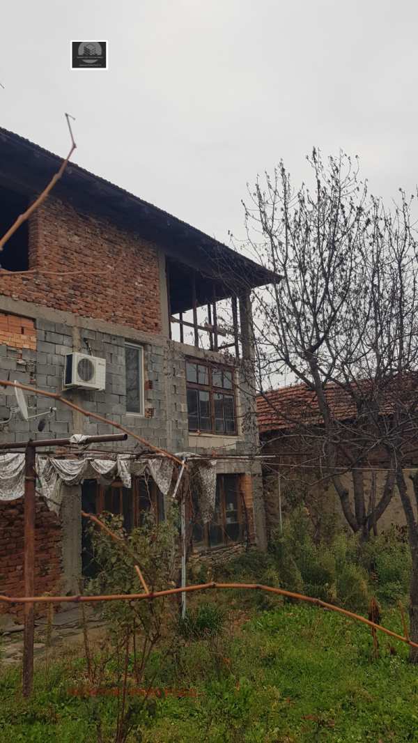 Продава  къща с. Боровец, област Кюстендил
      480 кв.м