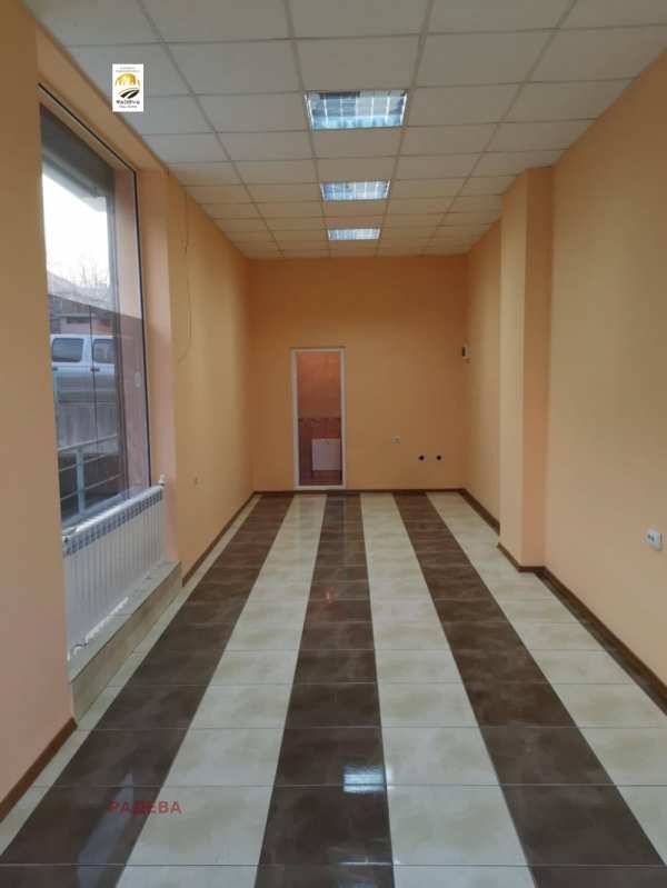 Продава  магазин град Русе, Здравец
      37 кв.м