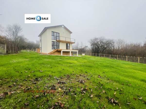 Продава  къща гр. Правец, област София
      287 кв.м
