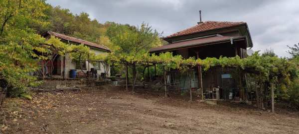 Продава къща, с. смолско, област софия област
