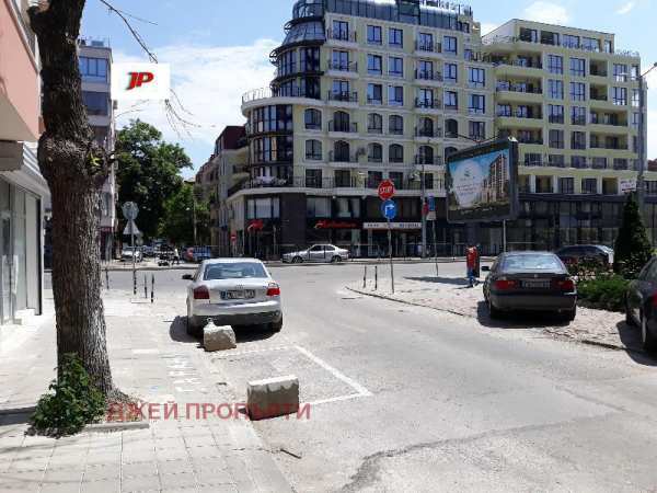 Дава под наем гараж, паркомясто, гр. пловдив, кършияка