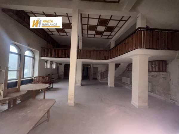 Дава под наем  склад град Велико Търново, Асенов
      240 кв.м