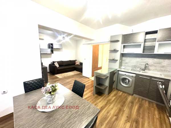 Дава под наем  многостаен град Варна, Базар Левски
      100 кв.м